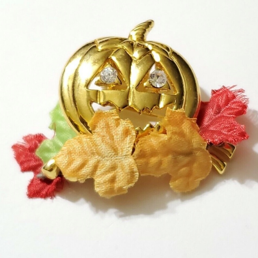 AVON Pumpkin Brooch Pin Halloween Jack O
Lantern Fall Autumn Leaves
